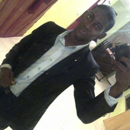 Henry Castillo.../ Chevere Con ' to el Mundo/ Vivo mi Vida Conforme a la Voluntad de Dios.. /  99% Vacano..  ;) :')