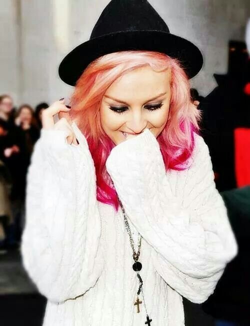 'Non avere fretta in amore. Anche nelle favole il lieto fine è alla fine della storia' -cit. Zayn Javaad Malik ♥