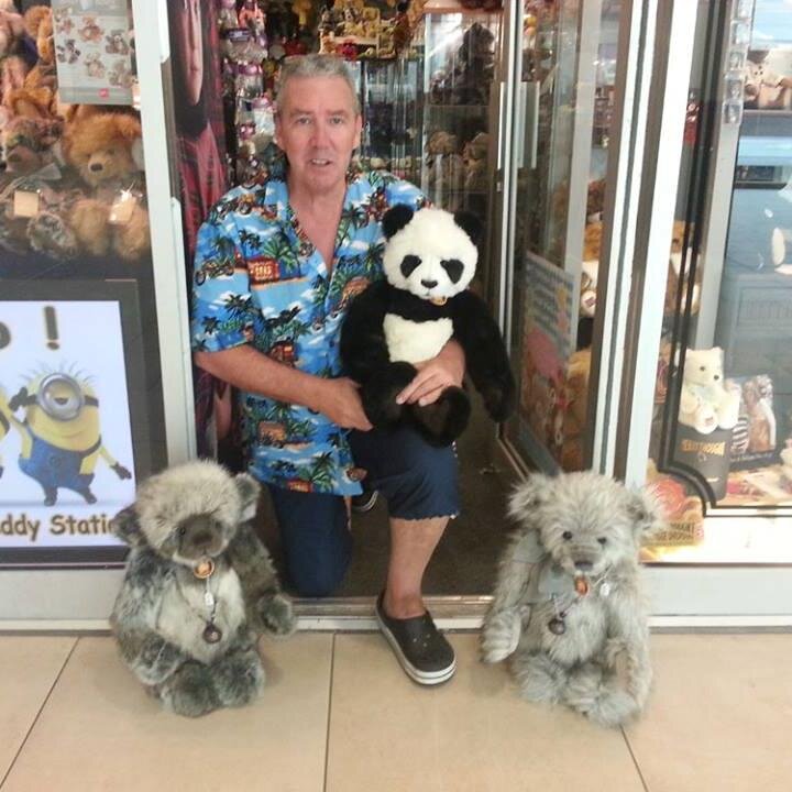 Whether you are looking for Steiff Teddy Bears or other handmade artist Bears such as Charlie Bears, then look no further.
New Live streaming channel on FB & YT