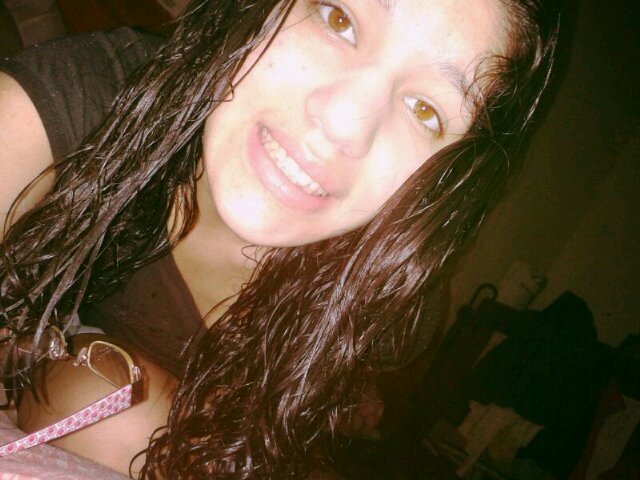Señorita bonita de exelente sonrisa de mirada encantadora que a cualquiera hipnotiza -fabianitica♡
