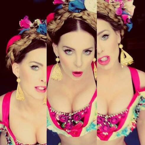 Antes de conocerte, no sabía que era capaz de mirar a alguien y sonreír sin motivo alguno. Ati !!♥amo a belinda princesa del pop.= forever al0ne whit 16 anos