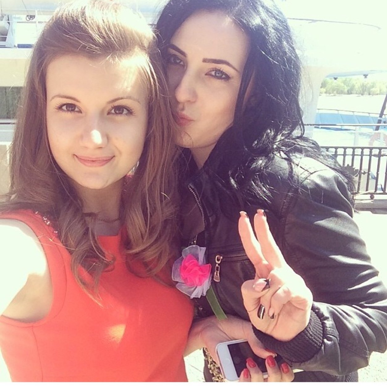 Irisha_zm's profile picture. [ |Такая наивная, влюбчивая и глупая. Все ещё любит мыльные пузыри и радуется воздушным шарикам ]