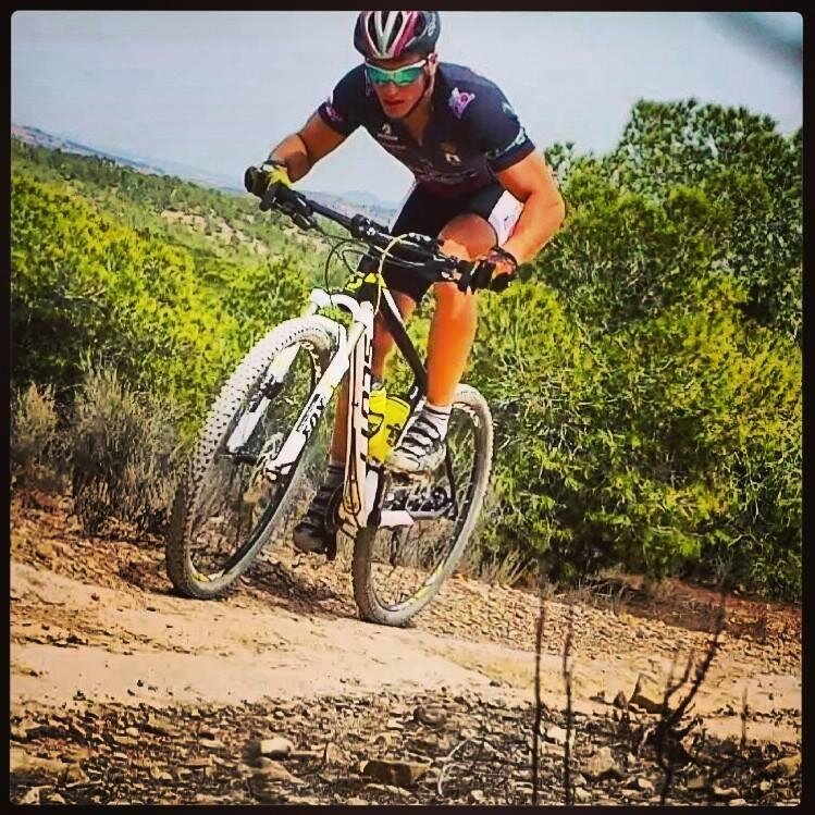 SINCE 92. Disfrutar de la vida sin más y sin reglas, es mi prioridad. Melómano, cinéfilo y deportista.