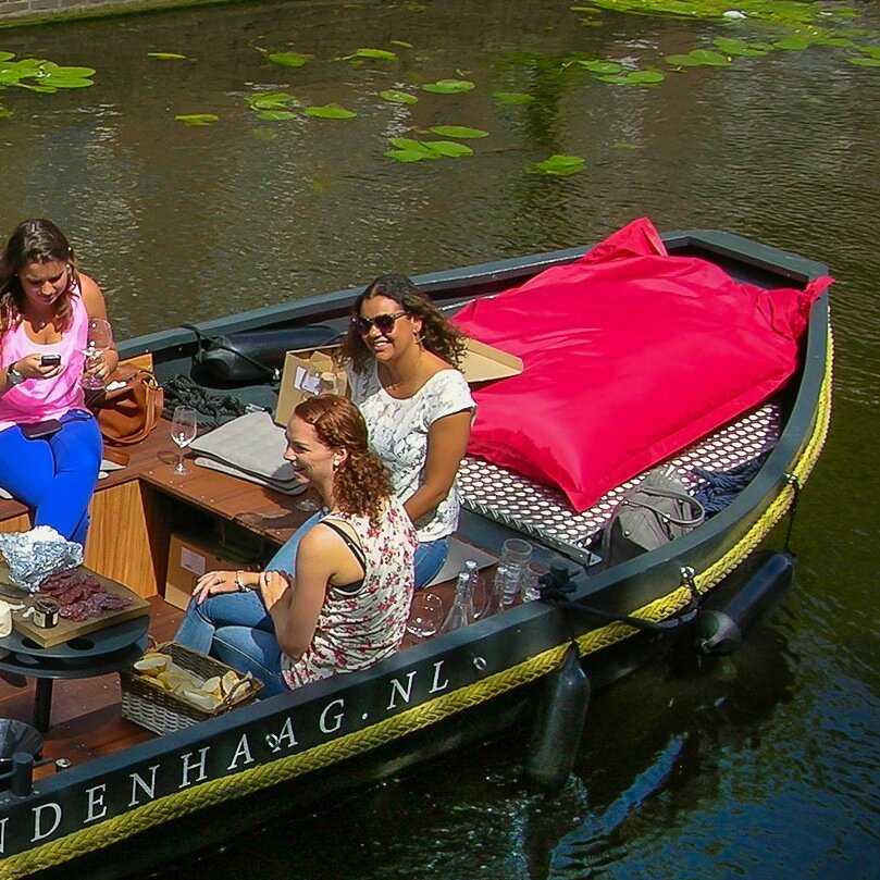 Boot Varen Den Haag voor de leukste rondvaart in Den Haag en Scheveningen. Bekijk ook zeker onze heerlijke arrangementen. Tot ziens aan boord 😀