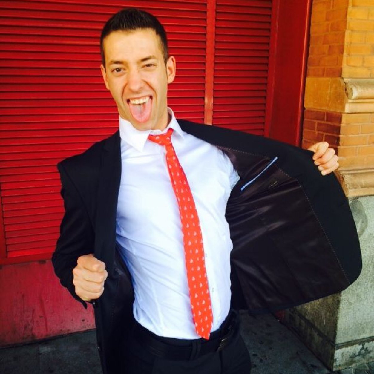 PNA. Con los patines siempre a cuestas. Currante. Siempre liado. Tipico Aries. Lo que prometo lo cumplo. Entiendes?