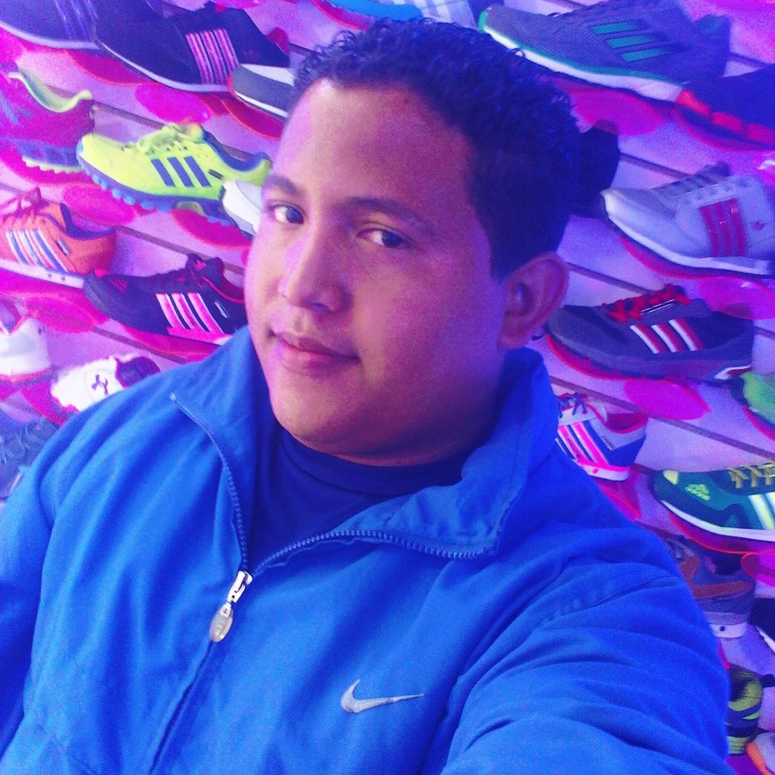 Licenciado Educación Mención Biología
Emprendedor, Músico, Dinámico.