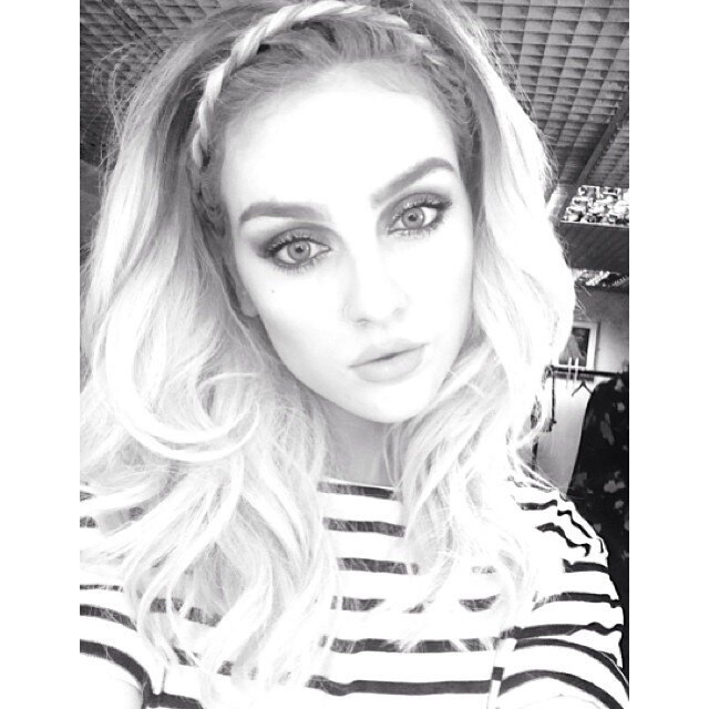 follow @Michaela5SOS_ she just gave you a free follow OR I WILL UNFOLLOW YOU ILY