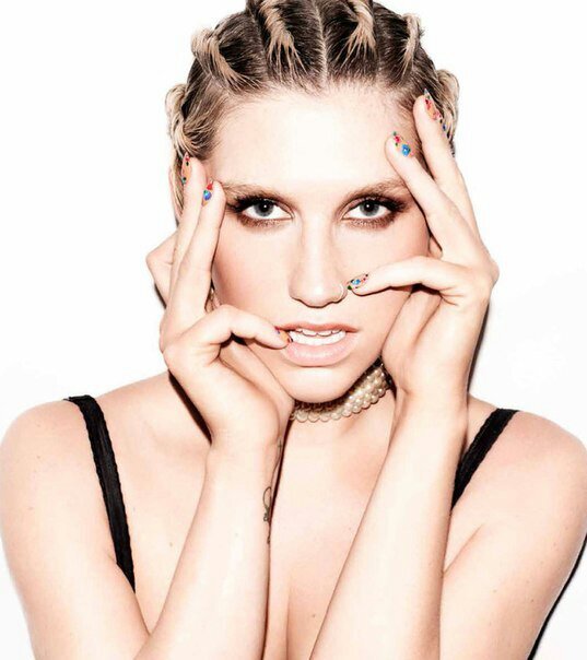 Spreading love with every invention, forever devoted to the kingdom of monsters | @ladygaga follow me please ♥