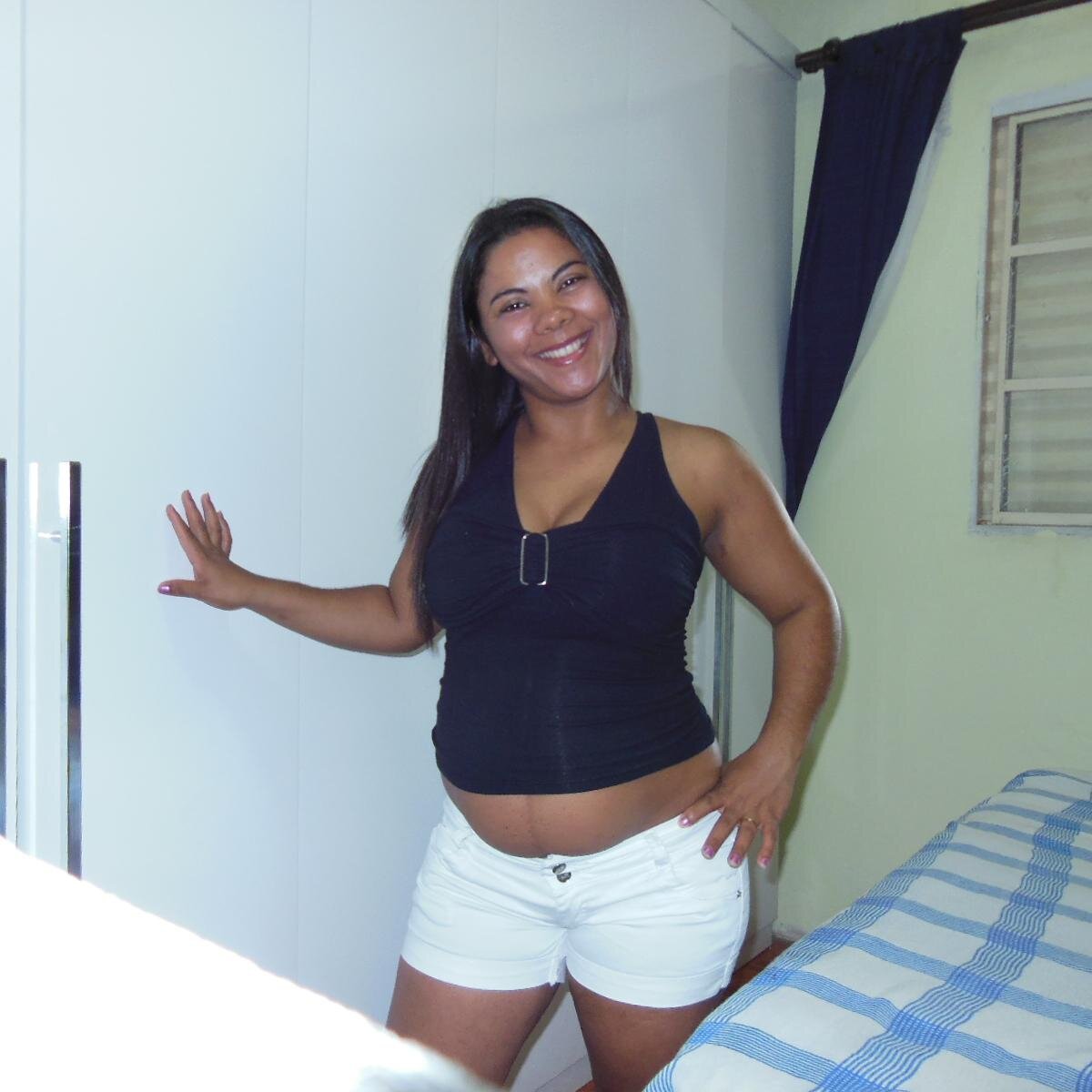 TatiMagalhaes03's profile picture. professora