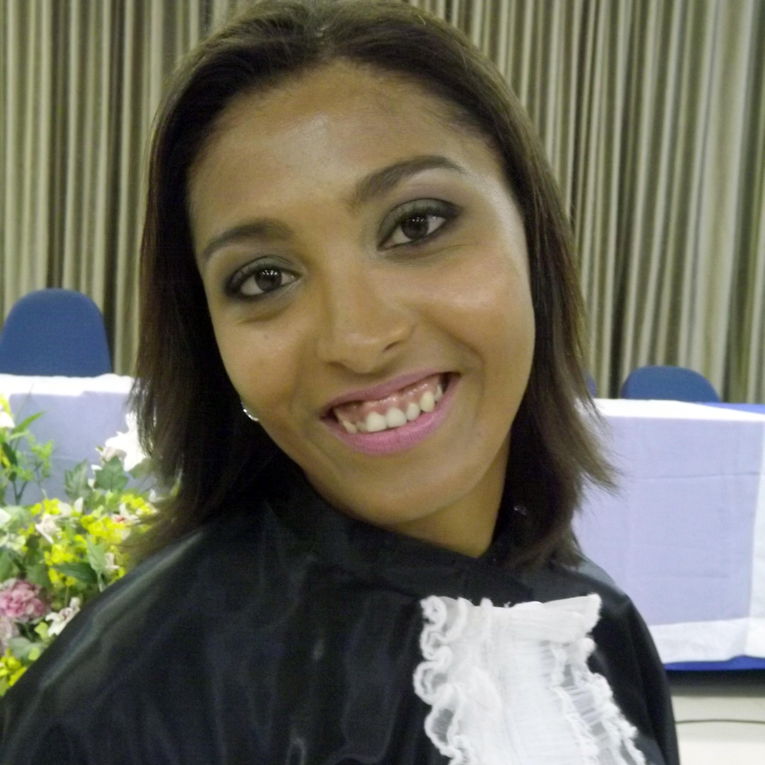Sou como você me vê.
Posso ser leve como uma brisa ou forte como uma ventania,
Depende de quando e como você me vê passar.