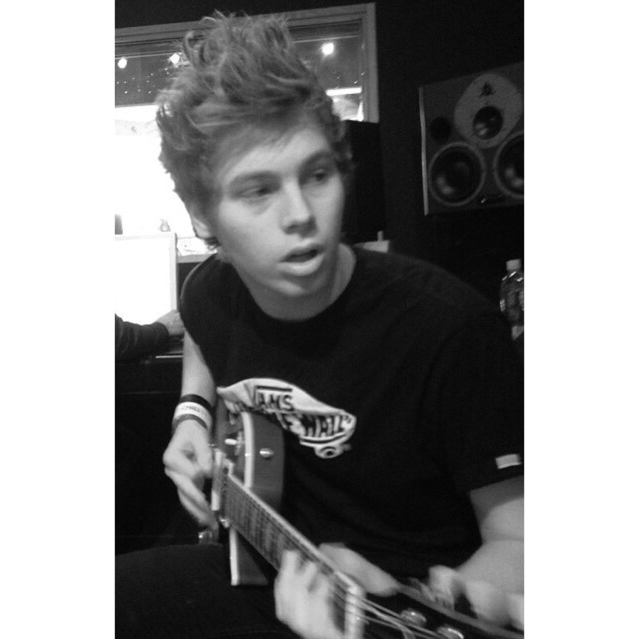 i want a luke hemmings that is all