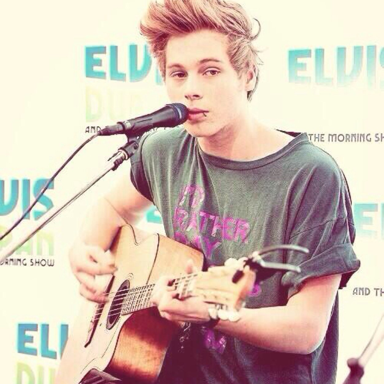 i dont know what to write about myself because bands ruined my life, basically i'm your average fangirl. Here when their twitter was @5secsofsummer