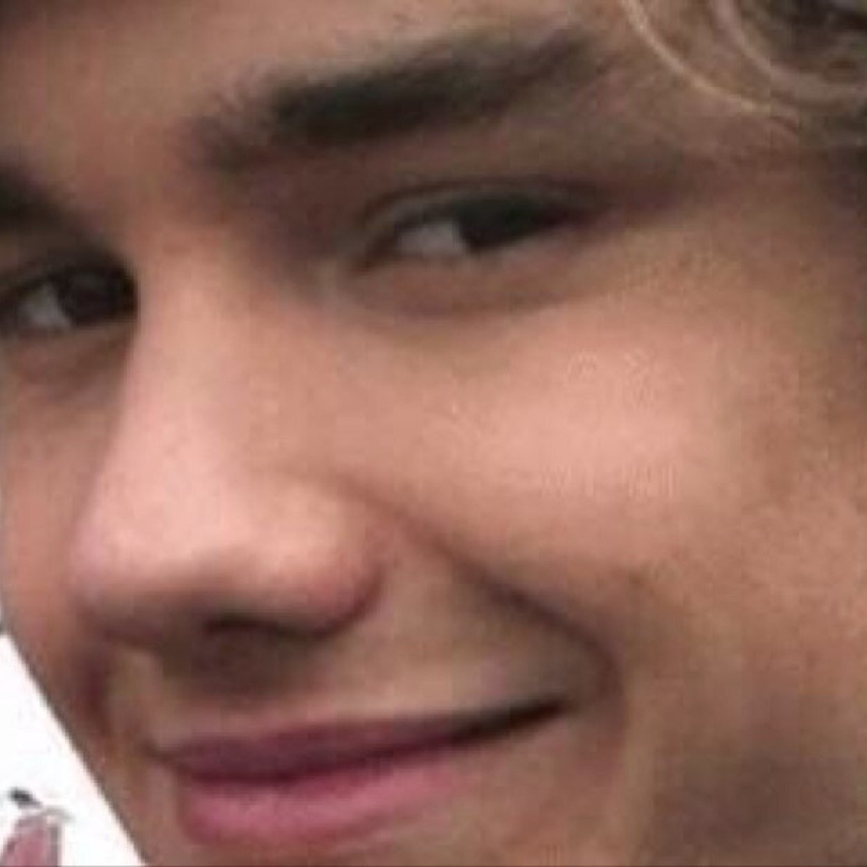 my father doesn't even follow me, how rude one time i got tweet limit 4 times in 24 hours i'm 18 and lame