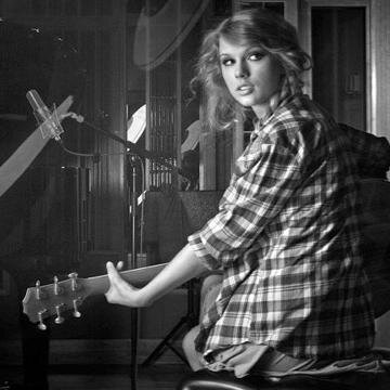 loveablelexie15's profile picture. Hollow Lullaby