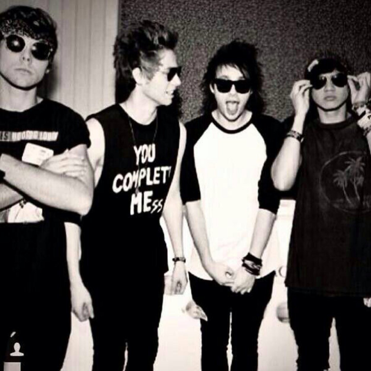 3 of us giving you the most important information about a band called @5sos     -Real fans save Bands-