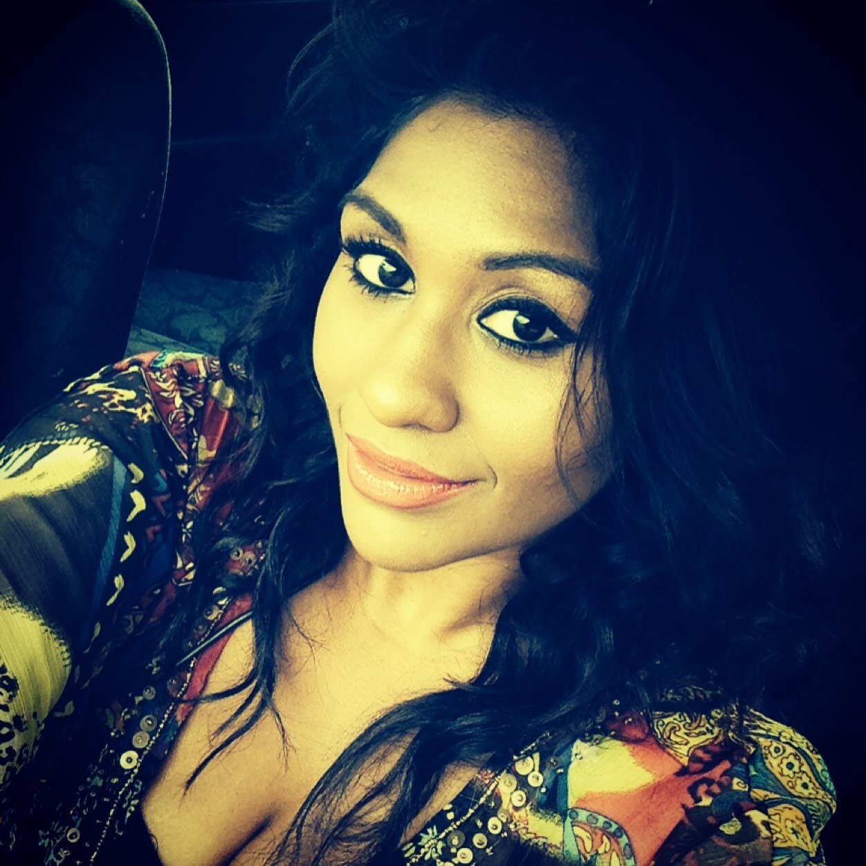 Singer | Songwriter | Dancer Here to inspire/empower people with joy & music! Everyone say Viva La Diva. Also loves chocolate & praying!