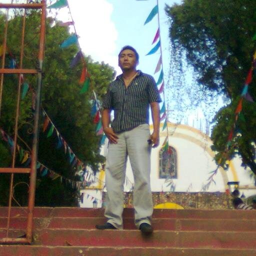 MisaelTunHoran's profile picture. Vate, escritor, Psicólogo, amante del café, de la Trova Yucateca y Cubana, aficionado a las Chivas del Guadalajara. Enamorado, comprometido y feliz.