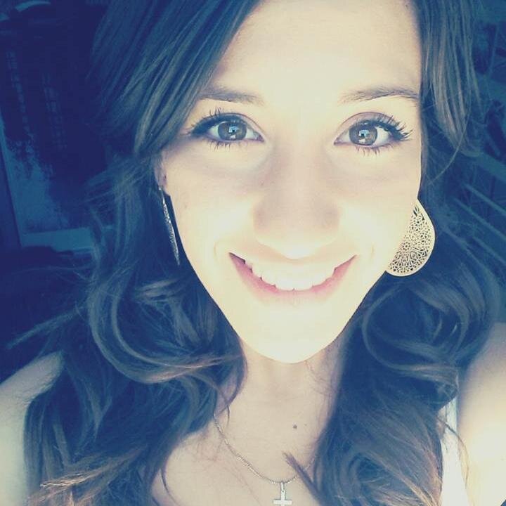 Je vais toujours de l'avant dans la vie, la seule raison pour laquelle je regarderai derrière moi est pour voir mon cul dans le miroir.