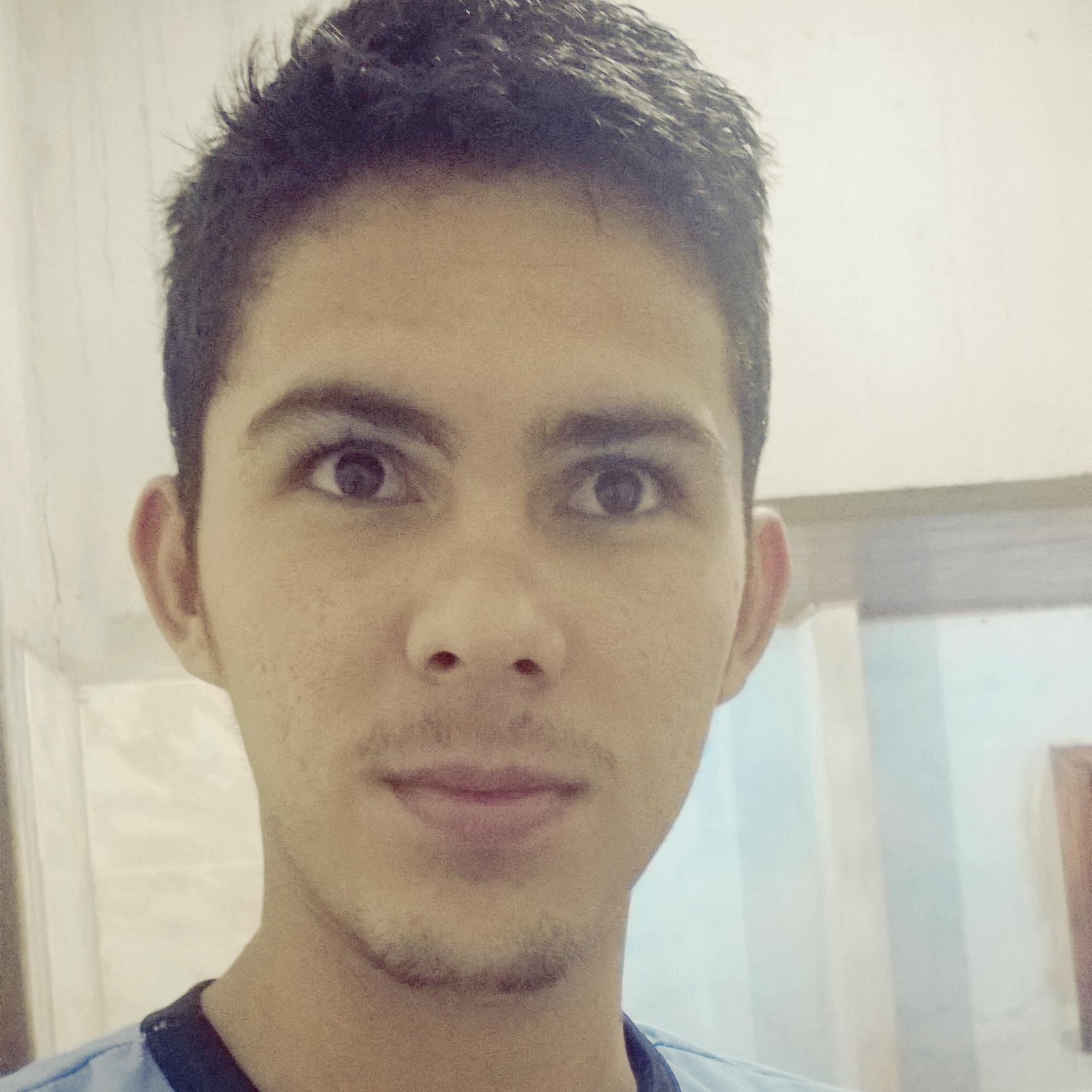 “Aproveite os pequenos momentos. Eles podem ser únicos e até os últimos.” - Renato Russo.
@ClubeFollowBack