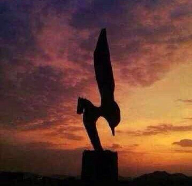 دون داعينا ودعوتنا نذود،،
بالرهايف والصقايل والزنود،،
لين تبرى من مواجعها الكبود،،
وكل غاشم نسحق لعينه دواه،،