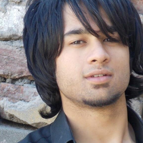 Born in India/raised in Texas/now in LA/Gay/Indian, Internet/Computer/Photography Geek/IF you find any of this interesting Hit Me Up!!  A damn nice guy too.