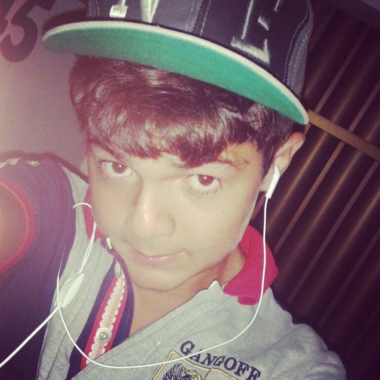 Ola? Seja Bem Vindo ao meu twitter :) Vejam tbm meu blog :http://t.co/Xy7nJjrBDq ;) O canal do #Enterterimento Me segue ? sigo de volta