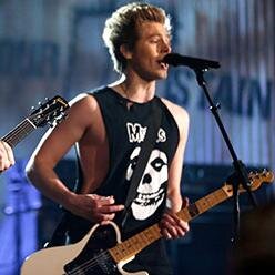 ❤ DONT FOLLOW THIS ACCOUNT!❤ Free follow from @_Shannon5SOS ! Follow her for help with Luke/4 & ask for a DM to him if you want!