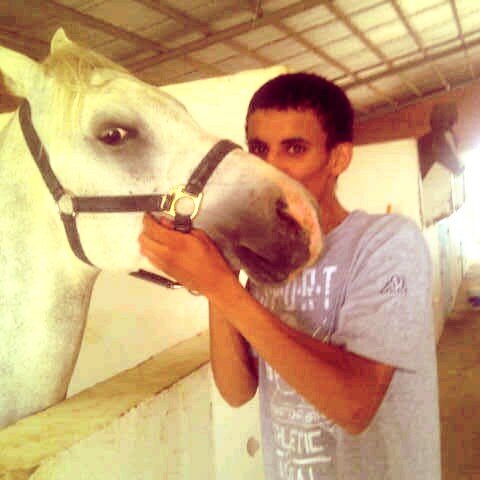 محمد النفيعي 
آلخيل عز للرجآل وهيبه~ 
والعز تشريه الرجال بمالها~
#آعشق آلخيل ومتذوق للشعر
#لارضى العيش في كنف أحد الا كنف خالقي سبحانه ثم والدي حفظهم الله