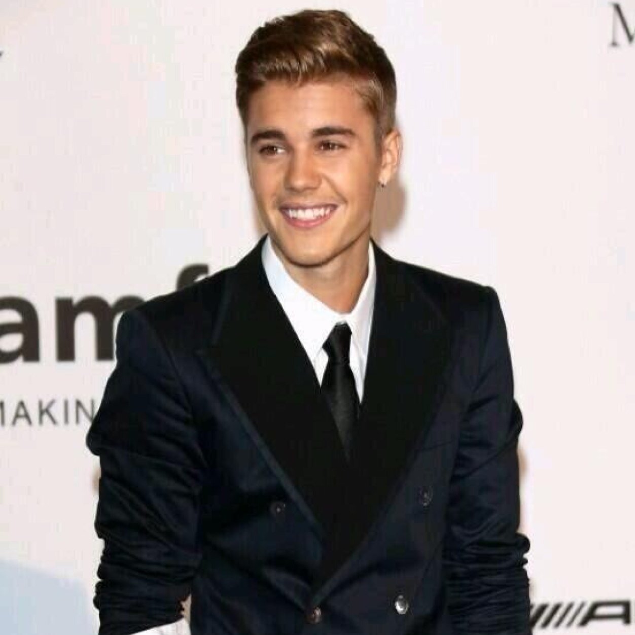 ♡ Justin hands down is the best idol ever. He is the strongest, and most talented. ♡ jdb mrc smg agb