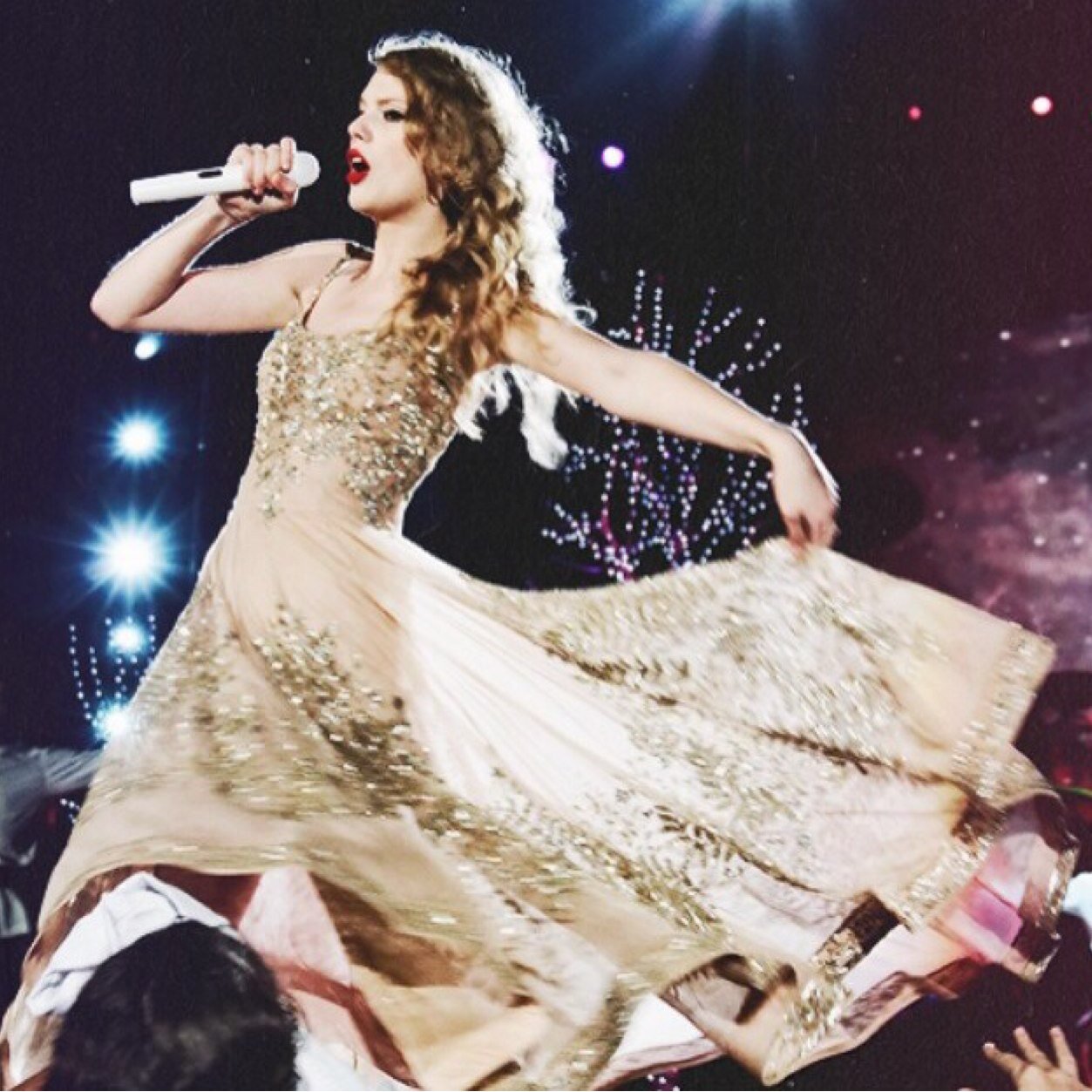 Taylor Swift is my idol! I love Absoulte EVERY THING ABOUT HER! Her hair, her smile, her eyes! Especially her songs!  I JUST DIE TO SEE HER! FOLLOW ME! Please