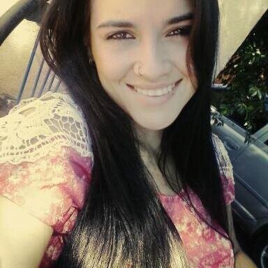 20 anos, namorando, estudante de Direito, trabalho como aux. administrativo, parte do corpo de Cristo na Sara Nossa Terra Sede.