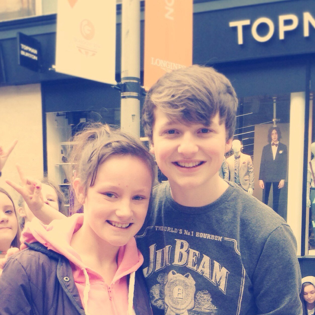 RPyrah's profile picture. PLEASE FOLLOW ME @BarsAndMelody @Harvey @overloadmusic i love you all