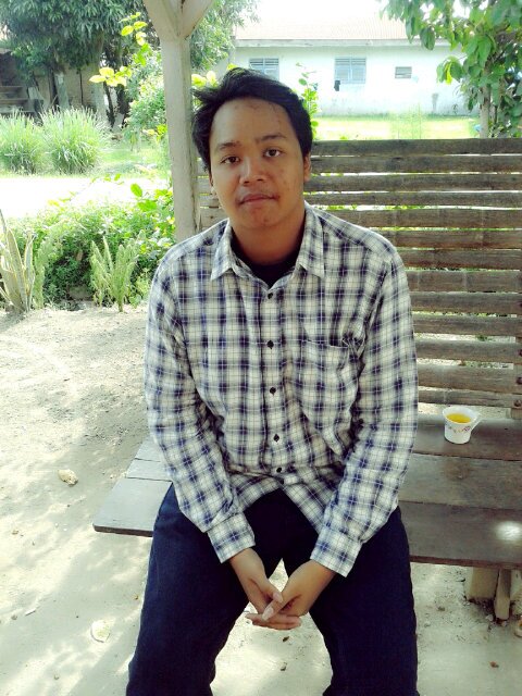 JANGAN biarkan dirimu mengejar uang TAPI Biarkan uang mengejar dirimu karna ILMU mu #StraightEdge #BFreakerz #BuzzTheDay #PengangguranBerencana
