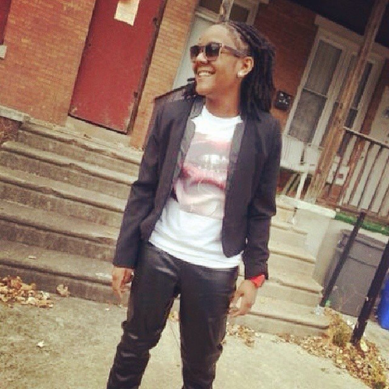God 1st.. Family above All.. Loyalty brings forth Royalty..

Instagram: Nieshc