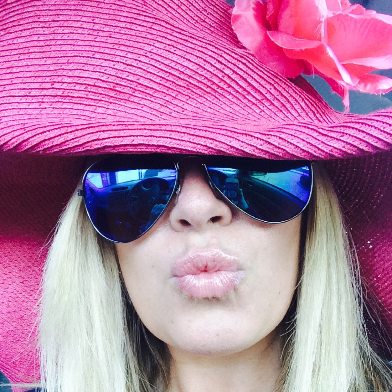 Bon Vivant. Bloody Mary addict. Director of Public Relations at @thebuzzagency. Foster dog mommy.