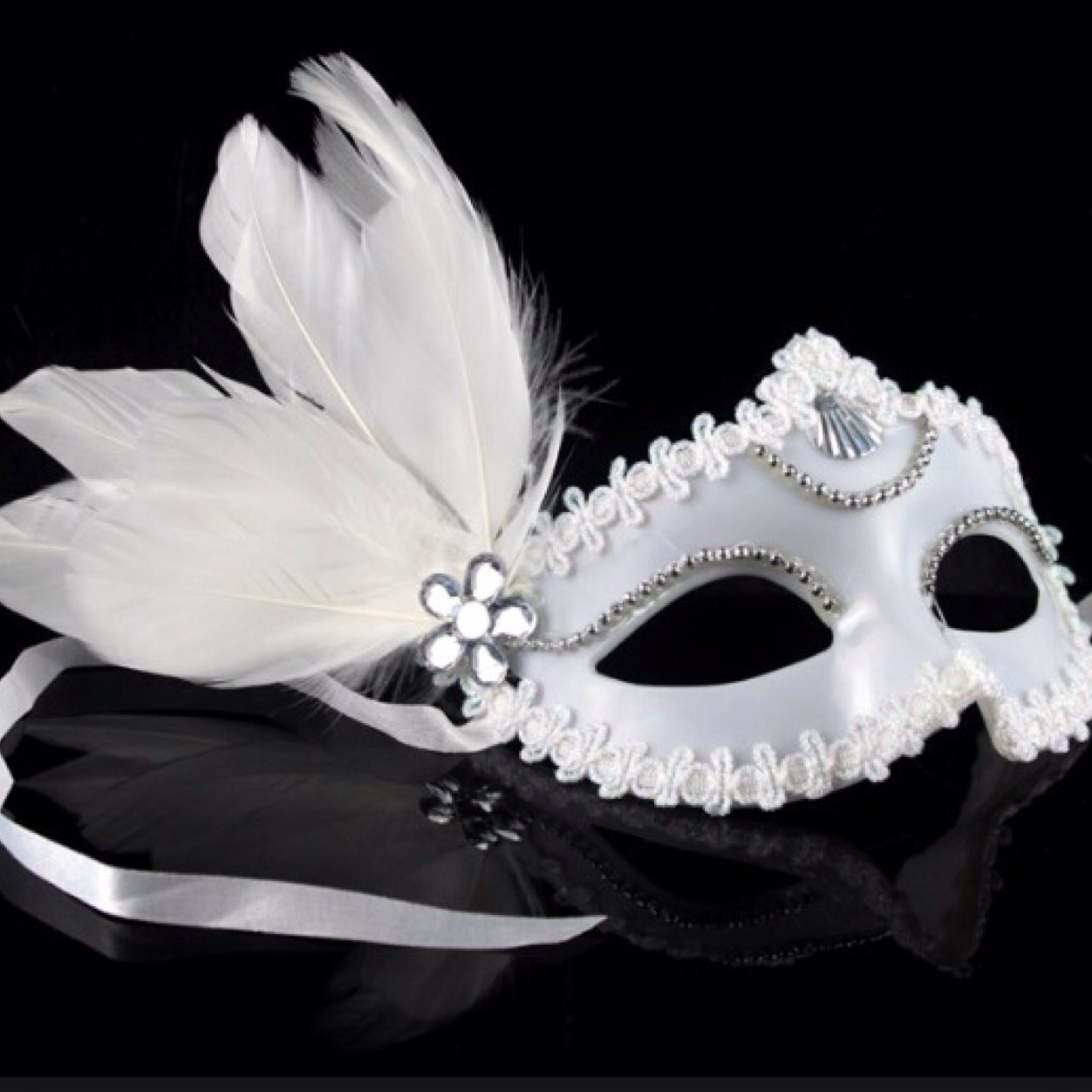 MadnessMasq's profile picture. 