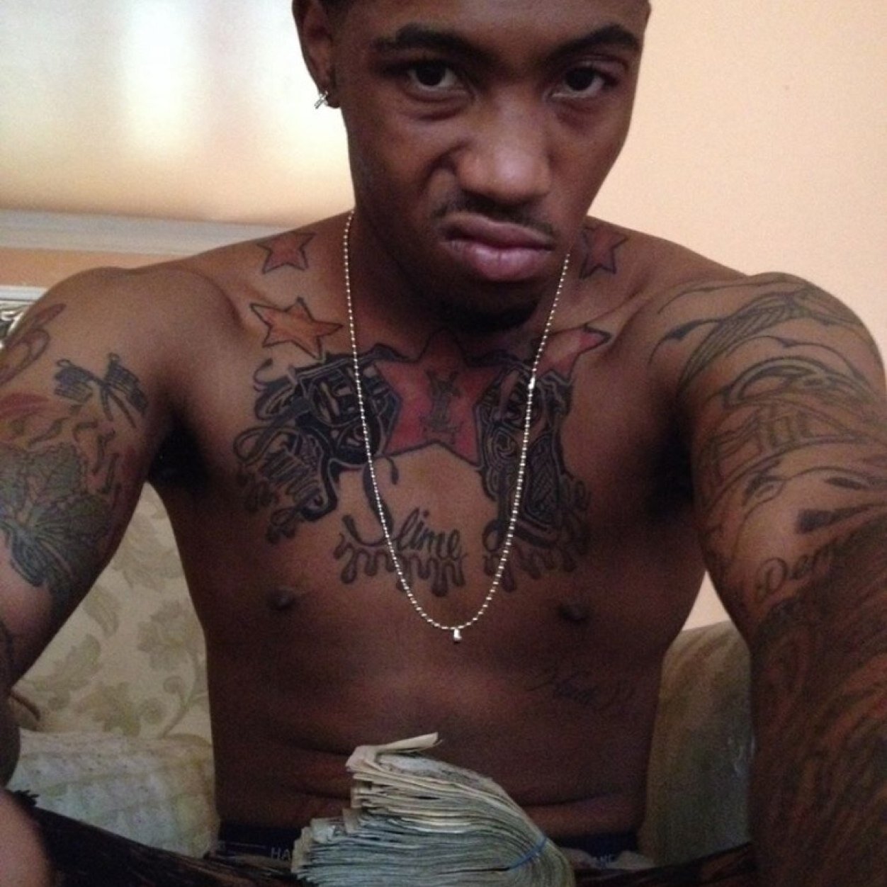 Maybach_Rollack's profile picture. Money is the ROOT of all Evil!! In #Pete I Trust... Follow my lil Bro @slug5much #RealNiggaClub #BleedinOnBleedland