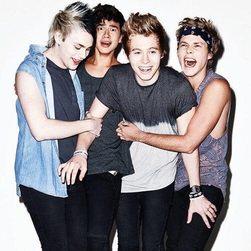 ♥5SOS♥  pls 5SOS follow me