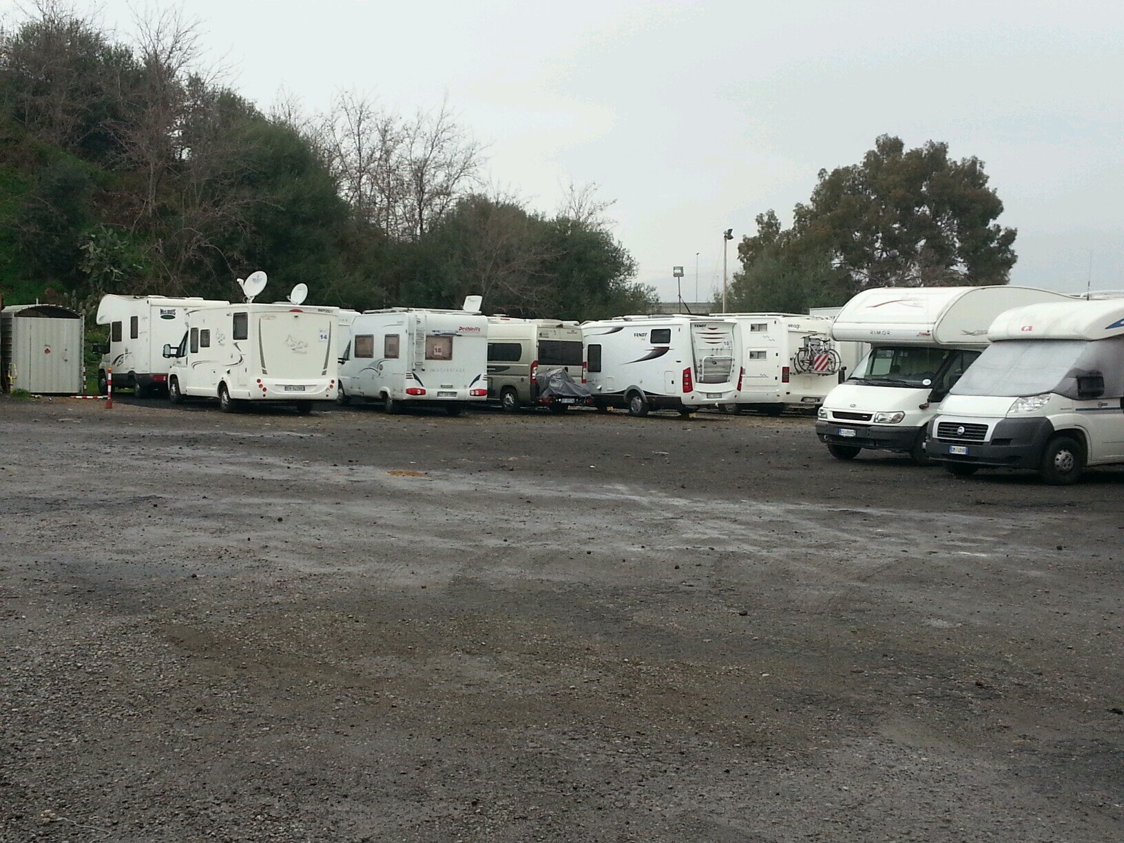 area di sosta per camper Catania in un autoparcco privato e custodito 24 ore x info 3420514337
