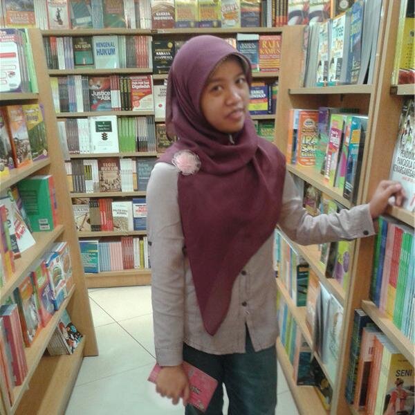 CahyaNovieta's profile picture. Life is a choice