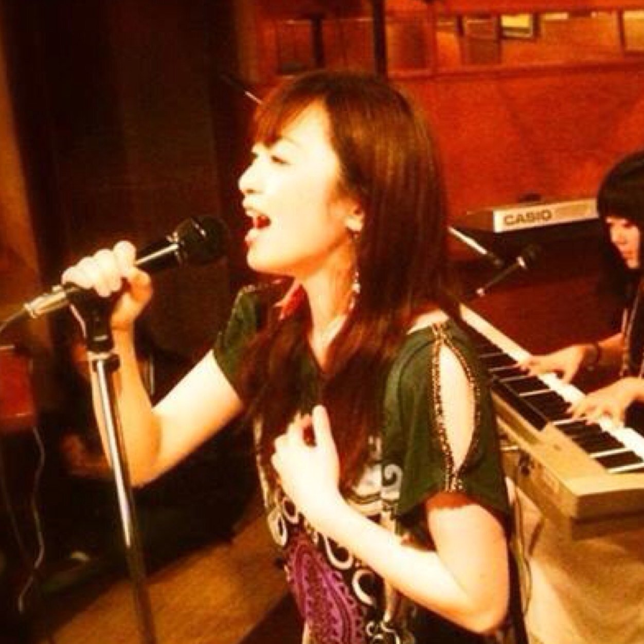 Chiko ボイスアベニュー 弾き語りやアコースティックがつまらないって この人のギター一本での表現力 この人の演奏見たらどんな大きなliveパフォーマンスよりも心に響くよ 弾き語りをするアーティストはどう魅せるか だよ 見習いたい Http T Co Chiko ボイスアベニュー 弾き語りやアコースティックがつまらないって この人のギター一本での表現力 この人の演奏見たらどんな大きなliveパフォーマンスよりも心に響くよ 弾き語りをするアーティストはどう魅せるか だよ 見習いたい Http T Co