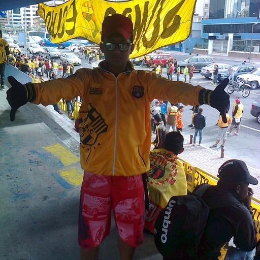 SOM AL MANDO DEL ECUADOR LA BANDA QUE FUMA Y CANTA