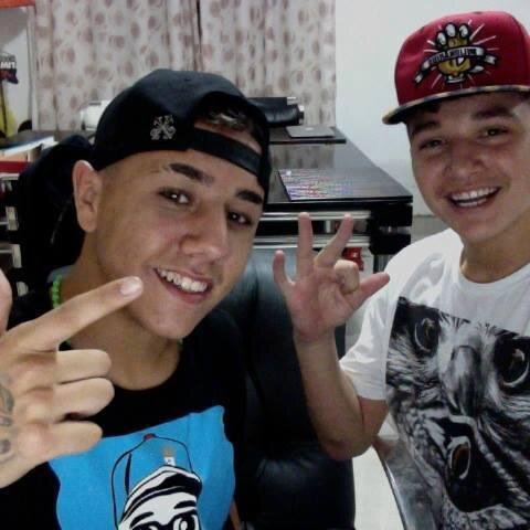 NAO TO NEM AI PRA QUEM NAO GOSTA DE MIM NASCI PRA SER FELIZ E NAO PERFEITA  BEIJIN NO OMBRO PRA QUEM NAO GOSTA DE MIM