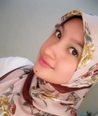 Terkadang, meski telah terluka, kamu memilih tuk tetap bertahan dgn harapan dia yg kamu cinta akan berubah dan akhirnya tulus mencinta
