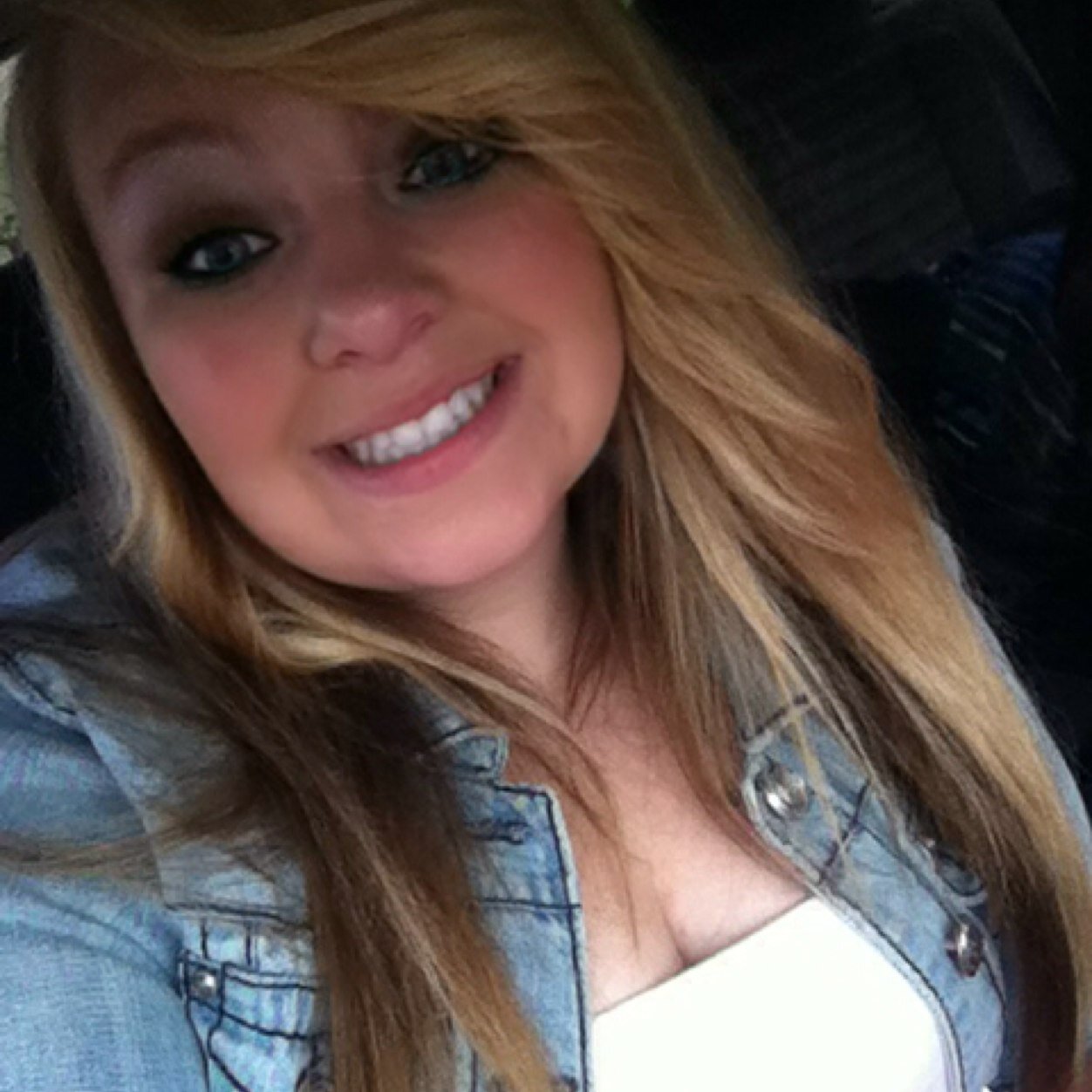 Chelsea Renee Senior 2014 Meigs county Follow me