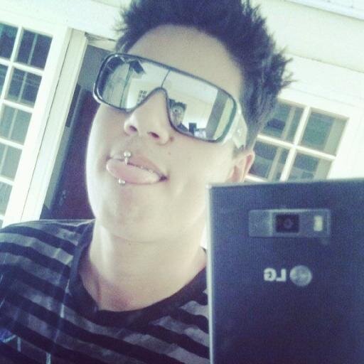 O meu lema e Pagode do #Thiaguinho todo Dia sempre com um #SorrisoMaroto no rosto com a minha #TurmaDoPagode é so alegria ♪♫  ! é nois irmão @1MeninoAbusado