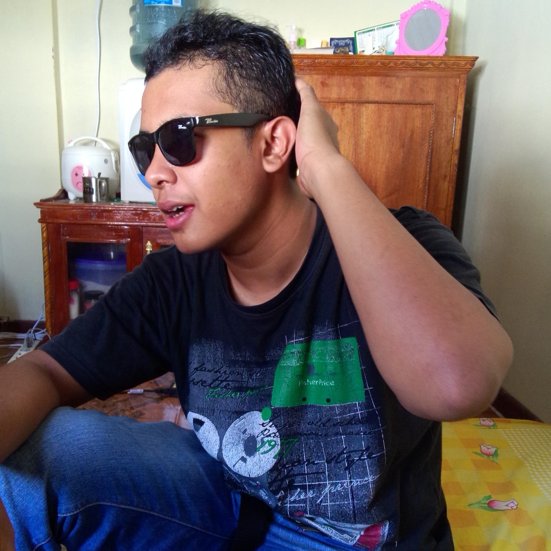 anzirdashing's profile picture. i'm not perfect . . .
but,,,,,
i'm Limited Edition. . . .