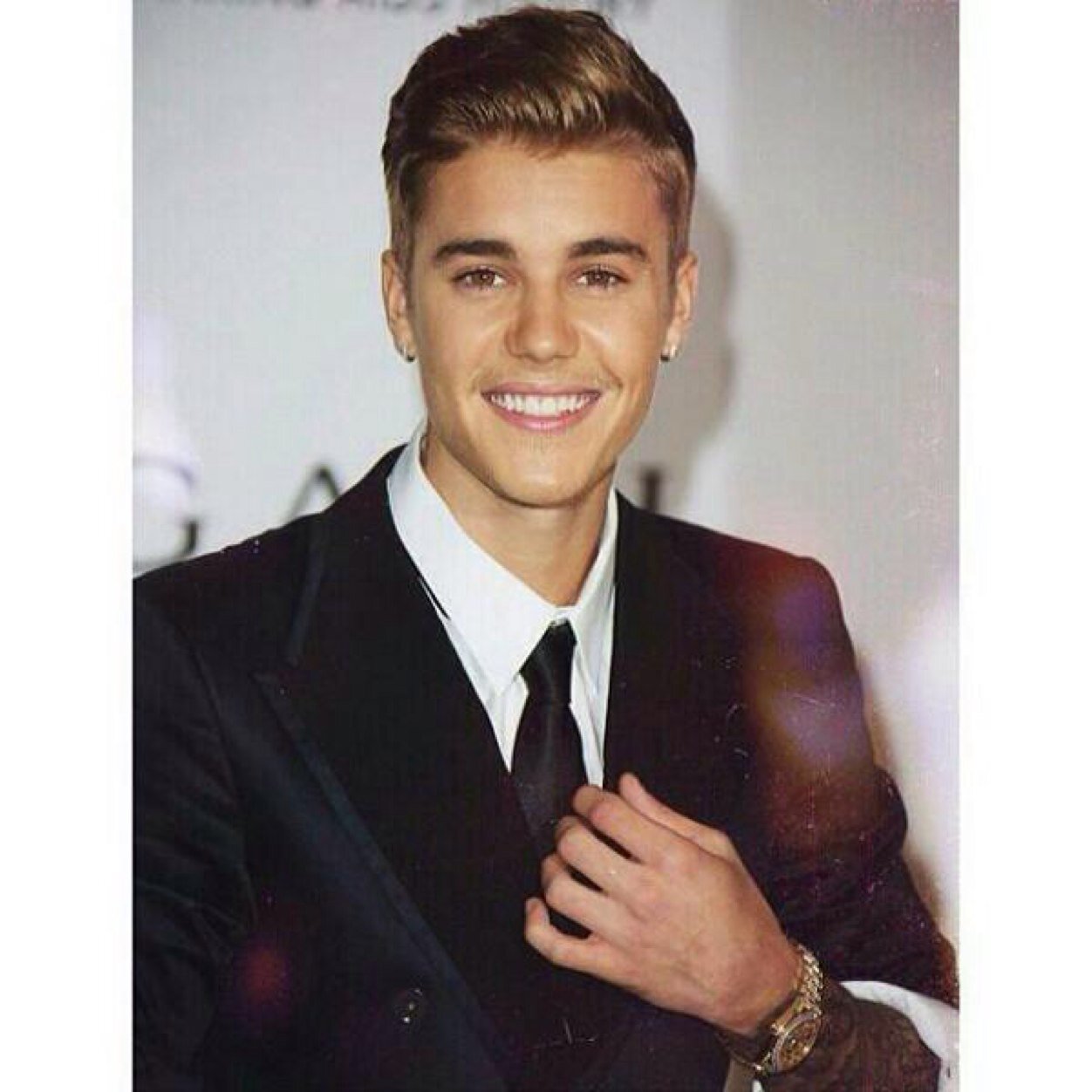~ Justin followed 16/3/14 ~ ♡Carry a heart that never hates,choose positivity today,be the change u want to see in world♡ •@SHOTS• ♛beliebers promised forever♛