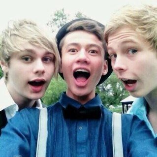 Hollyyannaa's profile picture. Go follow @Holly1Dream she has a calum follow