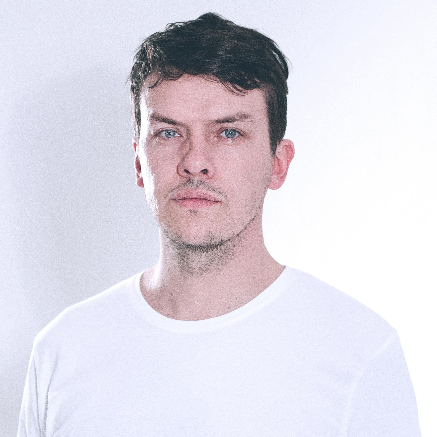 4lux Recordings - Fragil Musique /// lucinda@tsa-artists.com